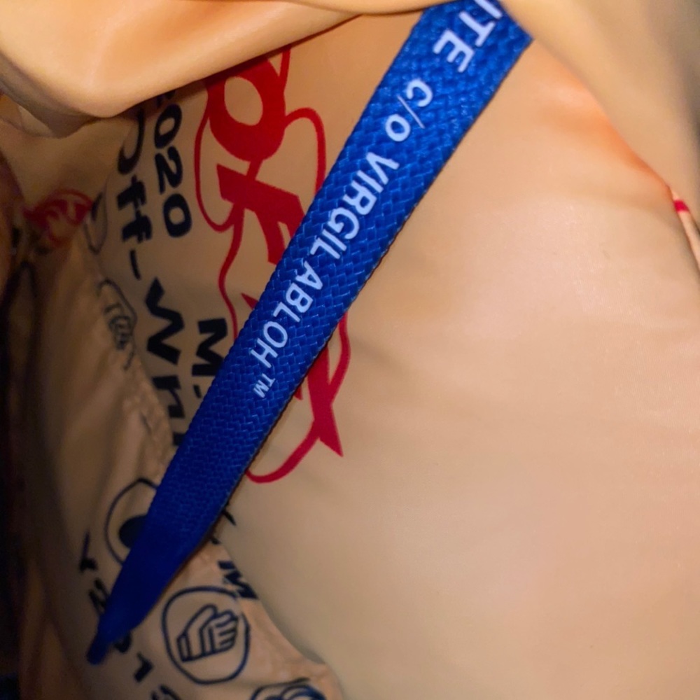 OFF/WHITE YELLEW PUFF/BUBBLE COAT SIZE LARGE